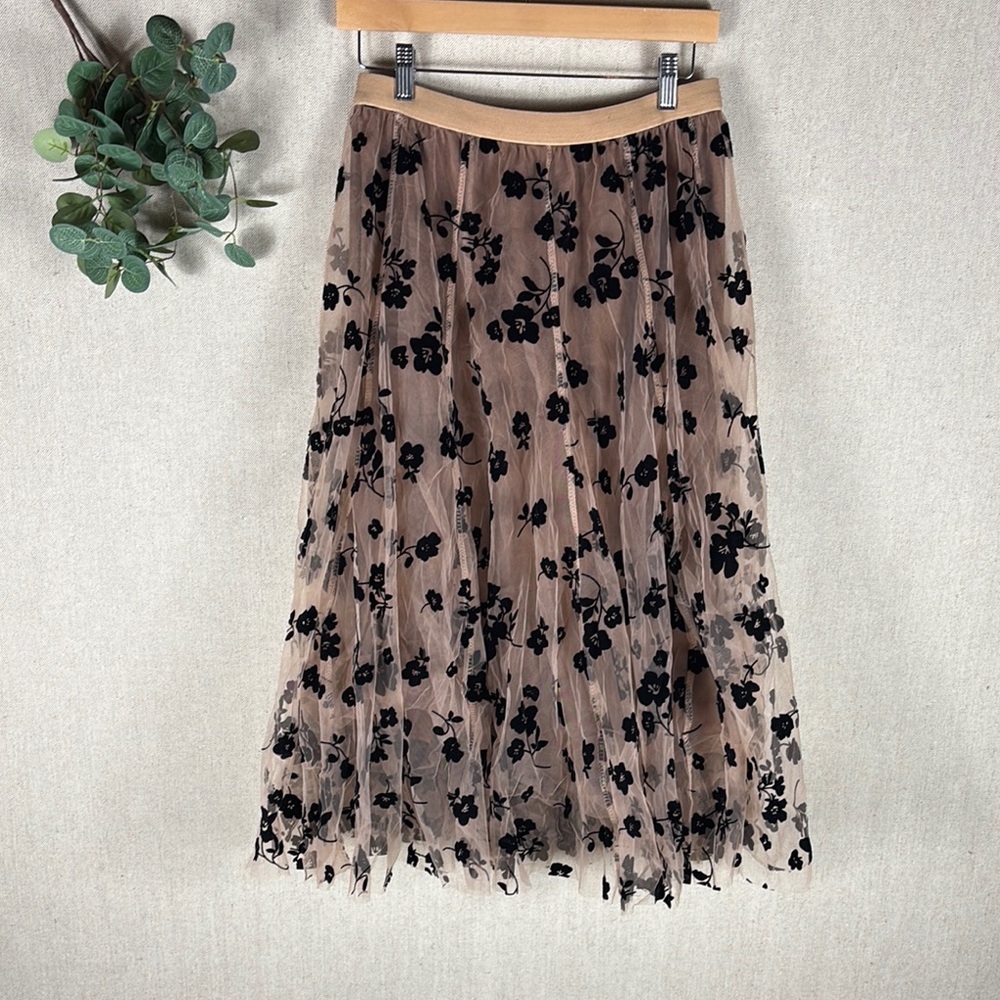 Chicwish > New with Tags 3D Posy Double Layered Midi Skirt OS - Picture 2 of 10